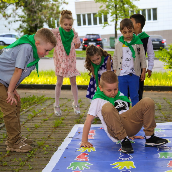 семейная фотосессия на прогулке